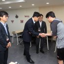 TJB 방송 김세범 대표이사와 노동현 보도국장, 당사자인 이지완 국장이 경기 전 문보경 선수를 직접 만나 사과의 말을 전달했습니다. 이미지