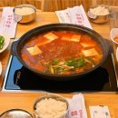 엄마의 김치찌개 밥상 이미지