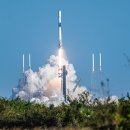 실시간 보도: SpaceX, 케이프 커내버럴에서 팰컨 9 로켓에 23개의 스타링크 위성 발사 이미지