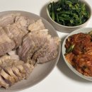 유쾌한주유소 | 202511-12 / 밀린 일기를 쓰는 일은 상한 파를 다듬는 일과 비슷하다