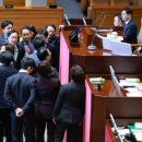 우 의장, 나경원 필버 도중 마이크 꺼…여야, 극한 대치 아수라장 이미지