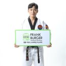 프랭크버거 나태주가 발차기하면서 선전할때가 ㄹㅇ 개꿀딱 가성비 햄버거였는데 이미지