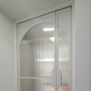 ✨ 더샵디어엘로 아파트 현관인테리어! 아치디자인 비대칭 양개 중문 시공 후기 (이원 현관중문) 🚪 이미지