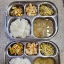 2021년 12월 31일 금요일 - 백미밥,돼지고기된장찌개,오징어채소전,콩나물무침,깍두기 이미지