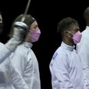 [올림픽] 미국 펜싱 남자 선수들이 '핑크 마스크' 쓴 이유는 이미지