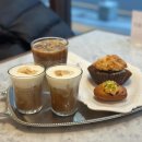 먹방나인 카페 앞 이미지