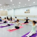 성인 발레스트레칭 이미지