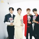 꽃을든남자 이미지