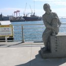 자갈치아지매 조각상 이미지