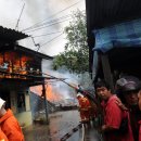 Dog's barks alert elderly owner to fire 이미지