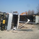 트레일러 전복 이미지