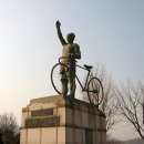 우리들의 일그러진 자전거 영웅, 엄복동(嚴福童) 이미지