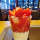 할리스커피(중앙역점) | [할리스] 커피 봄 신메뉴 딸기듬뿍요거트 후기(ft.안산중앙역점)