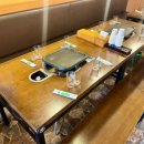 돈돼지한판 | 명동 회식 장소로 강력 추천 돈돼지 명동점에서 맛본 부드러운 목살과 특제 양념 왕갈비의 환상 조합...