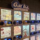 현대백화점 개방화장실 | 신촌 유플렉스 지하1층 가챠샵 후기. 메이크업 놀이하는 커비 피규어 가차 득템!