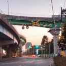 건널목 앞 이미지