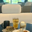 (집)세븐일레븐 광명GIDC점 | [광명 대형카페] 더콤마라운지 GIDC점, 주차 무료 광명역 카페 추천 (애견 동반)