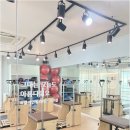 집에서 따라할 수 있는 소도구 필라테스 이미지