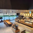 스타벅스 김해구산DT점 | "김해 구산동 DT 스타벅스 방문 후기｜넓은 공간과 통창 뷰로 즐기는 힐링 카페"