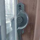 송내복사골뜨란채아파트 | 뽀빠이 아저씨가 경기도 부천 송내 복사골 뜨란채 아파트에 가서 거실 베란다 샷시 로라 교체해 드렸어요.