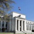 Fed’s Move Is Something to Bank On-wsj 2/24 : FRB 미국내 대형은행 규제 EU 와 이해관계 대립 배경 이미지