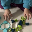 쁘띠맘 | 다이소 신상 장난감 의사놀이 테이블 세트 조립 후기