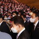 폭탄 굴리는 한국 정치의 걱정스러운 終末 이미지