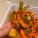 소문난바베큐치킨 | 속초 중앙시장 맛집! 원조소문난무침회 포장 후기, 숙소에서 바베큐와 함께 먹기 딱 좋은 새콤달콤상콤...