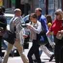 법안 통과:스마트폰 보기 금지 ( 신호등 건널때), USA City Bans Texting While Walking.. 이미지