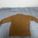 사진에 나온 아더에러 니트 정보 아시는분 계신가요? 이미지