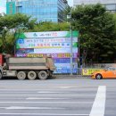 행정게시대 앞 횡단보도 이미지