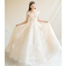 부산 웨딩드레스 선택 시 예식 메이크업 사전 체크하기 이미지