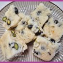 서리태콩이 콕콕 박힌 맛있는 요거트떡 이미지
