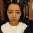 방송중에 혜리 코 만지는 스타일리스트.gif 이미지