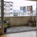 행정사문경량사무소 | 아파트 발코니, 빨래 널던 서비스 공간에서 확장형 거실까지 어떻게 바뀌었을까