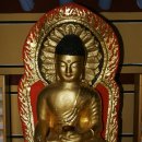 함안 장춘사 석조석가여래삼존좌상 이미지