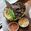 두툼한 숯불생고기 이미지