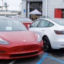 Tesla Model 3 차량은 이제 $7,500 세금 공제를 받을 수 있습니다. 모델 3는 $40,240에서 시작하며 가격은 $25, 이미지