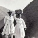 피난을 떠나는 가족 이미지