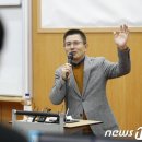 황교안 대표 '제 나이 몇으로 보이나요' 이미지