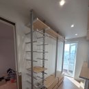 우리시스템 | 시스템장 하나로 달라진 우리 집, 안방 드레스룸과 시스템선반 시공 후기"