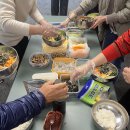 웰링턴 한인공동체 2024년도 총회가 있었습니다. 총회 후에는 오랫만에 각자 나물 한가지씩 준비해와서 맛있는 비빔밥을 나누었습니다 이미지