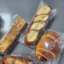 🥯🥐 [허밍벨라 베이커리] 빵 후기 (소금빵, 버터프레첼, 갈릭치즈)