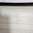 어울마루 | 만나는 지점에 생긴 뜯긴 흠집 복원하여 자연스럽게 사용하고 있는 강화 마루
