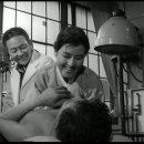 저 하늘에도 슬픔이(1965)서울의 지붕밑(1961) 복원본 / 이미지