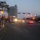 어둠이 내리는 퇴근시간 삼성전자 중앙문앞 1인 시위를 이미지