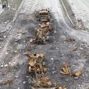 Russia’s road to hell: Wreckage of obliterated convoy lies along Ukrainian 이미지