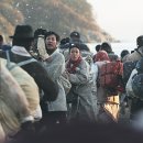 피난을 떠나는 가족 이미지