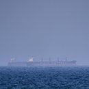 Iran fully closes Strait of Hormuz over US blockade이란, 호르무즈 해협 전면 폐쇄및 선박발포 이미지