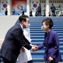 尹석열 대통령, 박정희 추도식에서 박근혜 전 대통령 만나... 여권 총출동 이미지